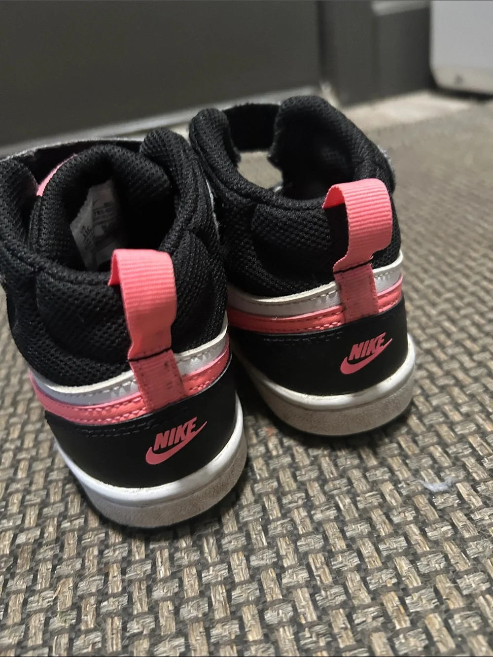 Nike classic mid